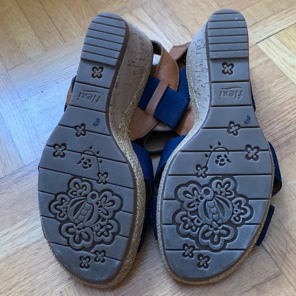 Flexi 🩴 - Picture 5 of 5